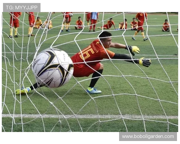 足球比赛中的门将技巧与扑救训练 足球比赛中的门将技巧与扑救训练